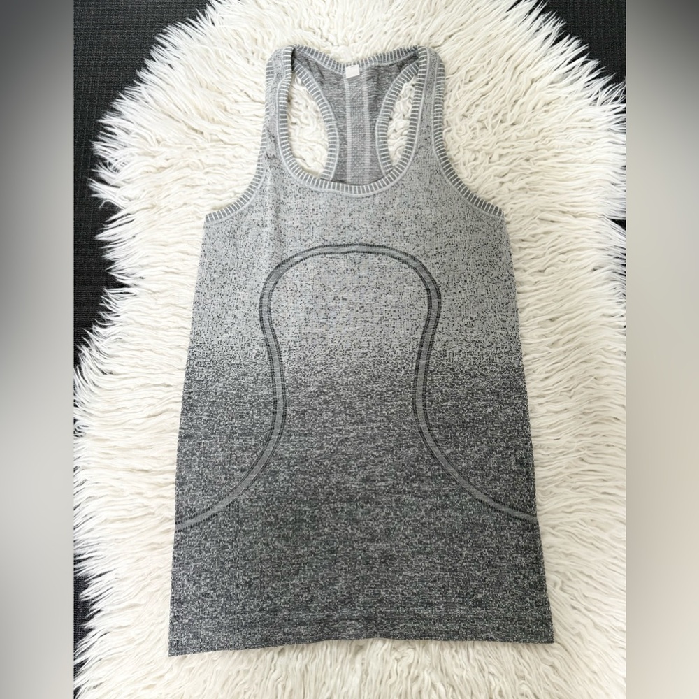 LULULEMON Swift tech Gray tank size 4 - excellent condition